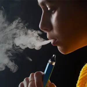 Adolescente que fuma